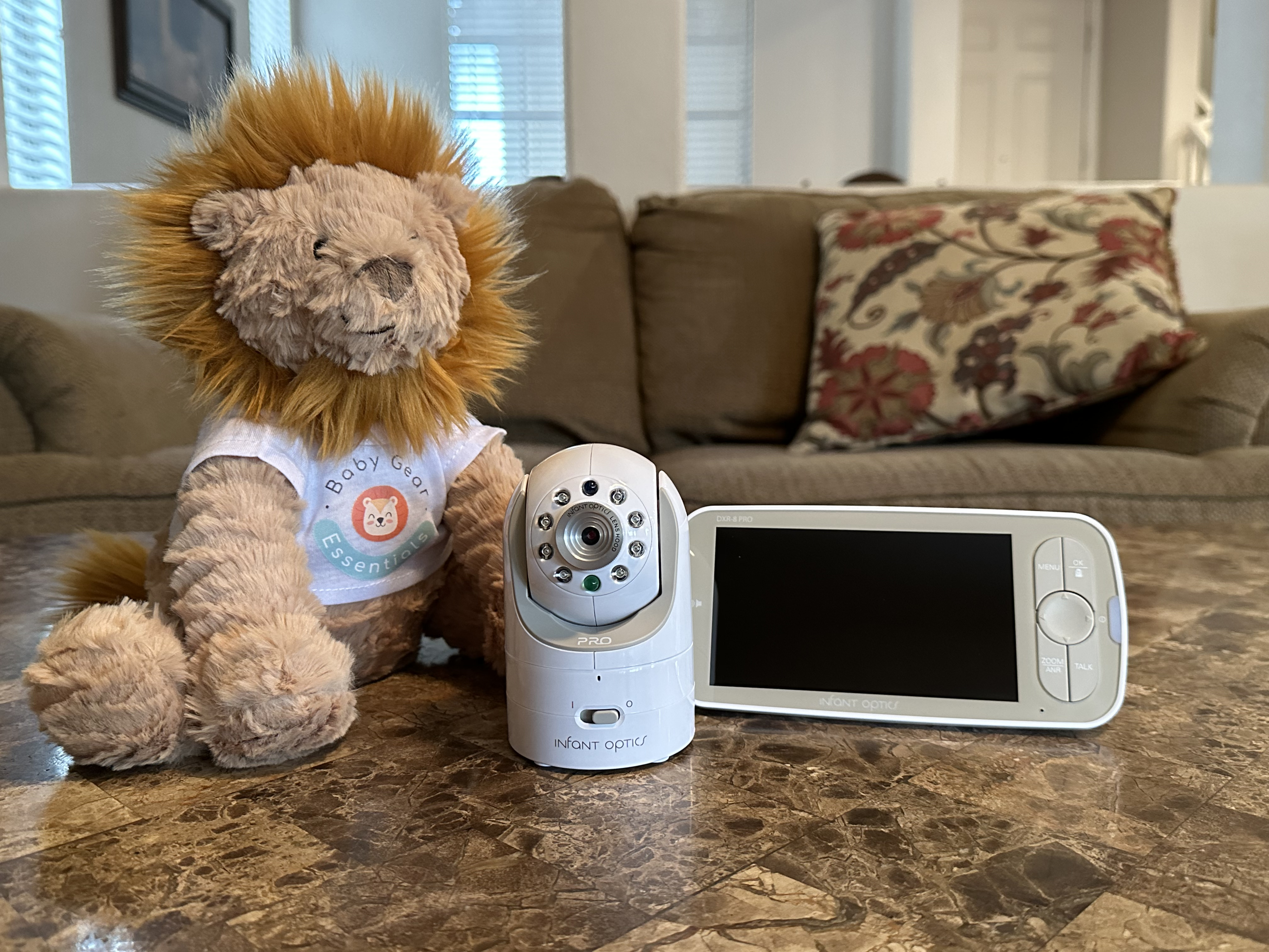 Infant Optics DXR-8 Pro monitor and camera